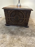 End table 28 “ x 28”x 21 “