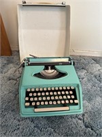 Mornington Skylark Typewriter