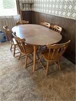 Kitchen dinette- 6 chairs, 2 extra leaves