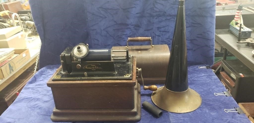 (1) Antique Edison Fireside Phonograph