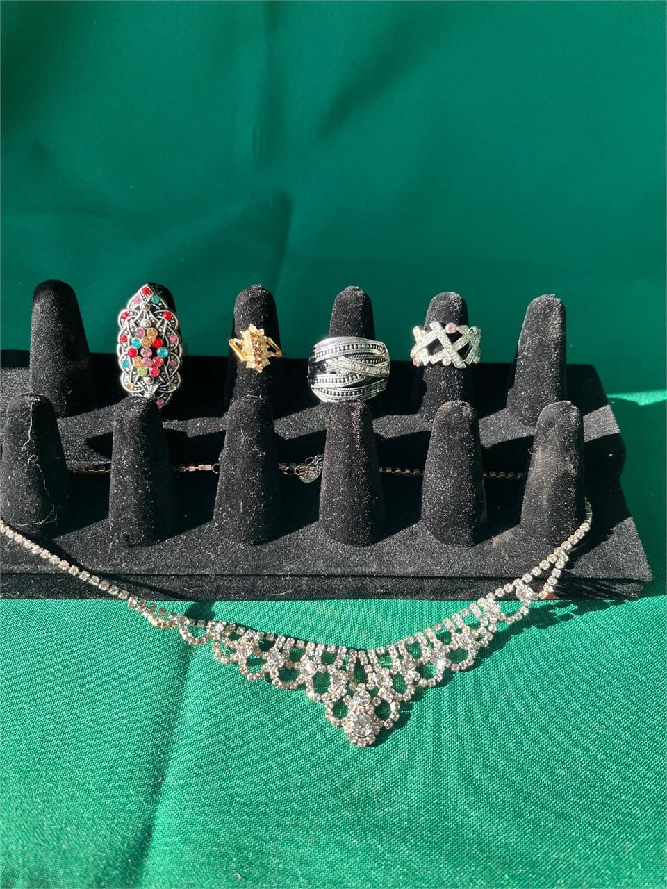 Jewelry lot 4 rings 1 necklace