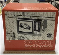 1986 Space maker Kitchen Companion TV -appears new