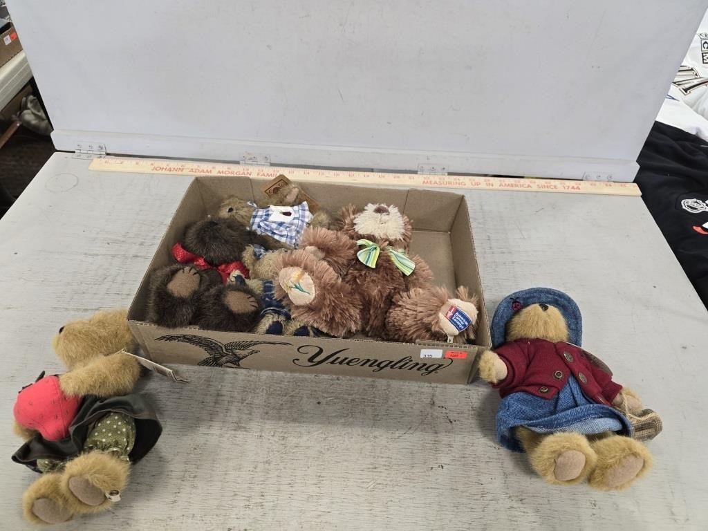 Tray of Assorted  Boyds Bears