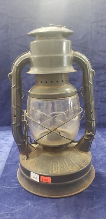 (1) Vintage Dietz Lantern