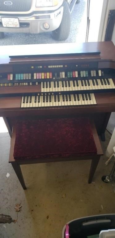**Hammond Aurora 8100 Series Electric Organ
