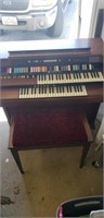 **Hammond Aurora 8100 Series Electric Organ