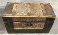 Wood/metal trunk-no key-30 x 16 x 18