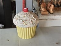 Cupcake cookie jar