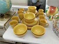 set of Mainstay dinnerware