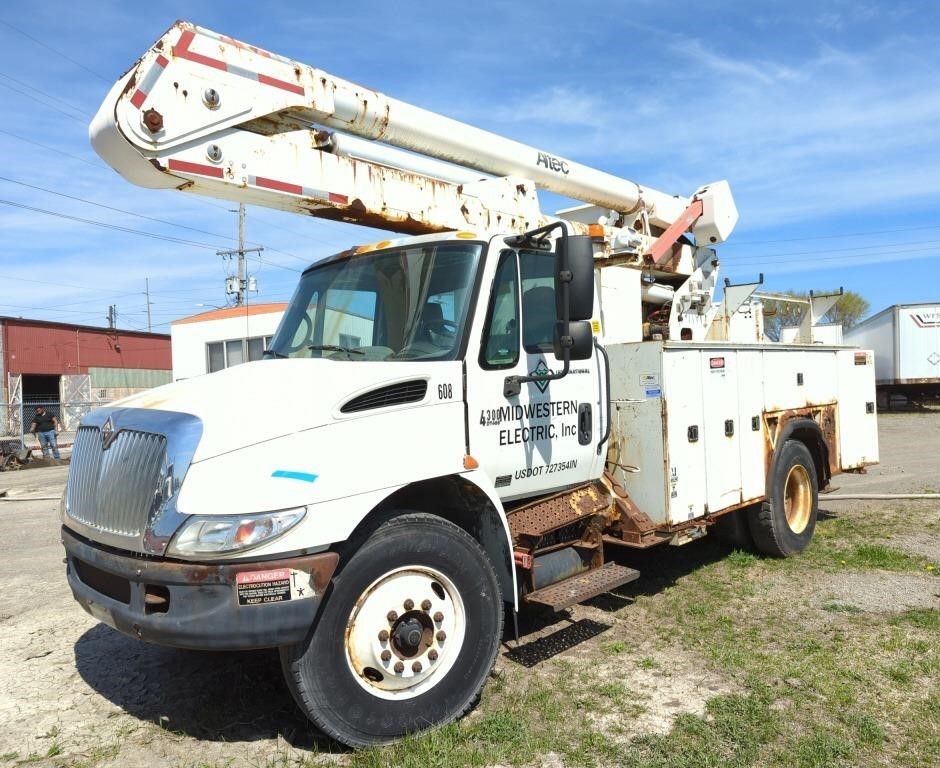 2002 International 4000 4300 Truck w/