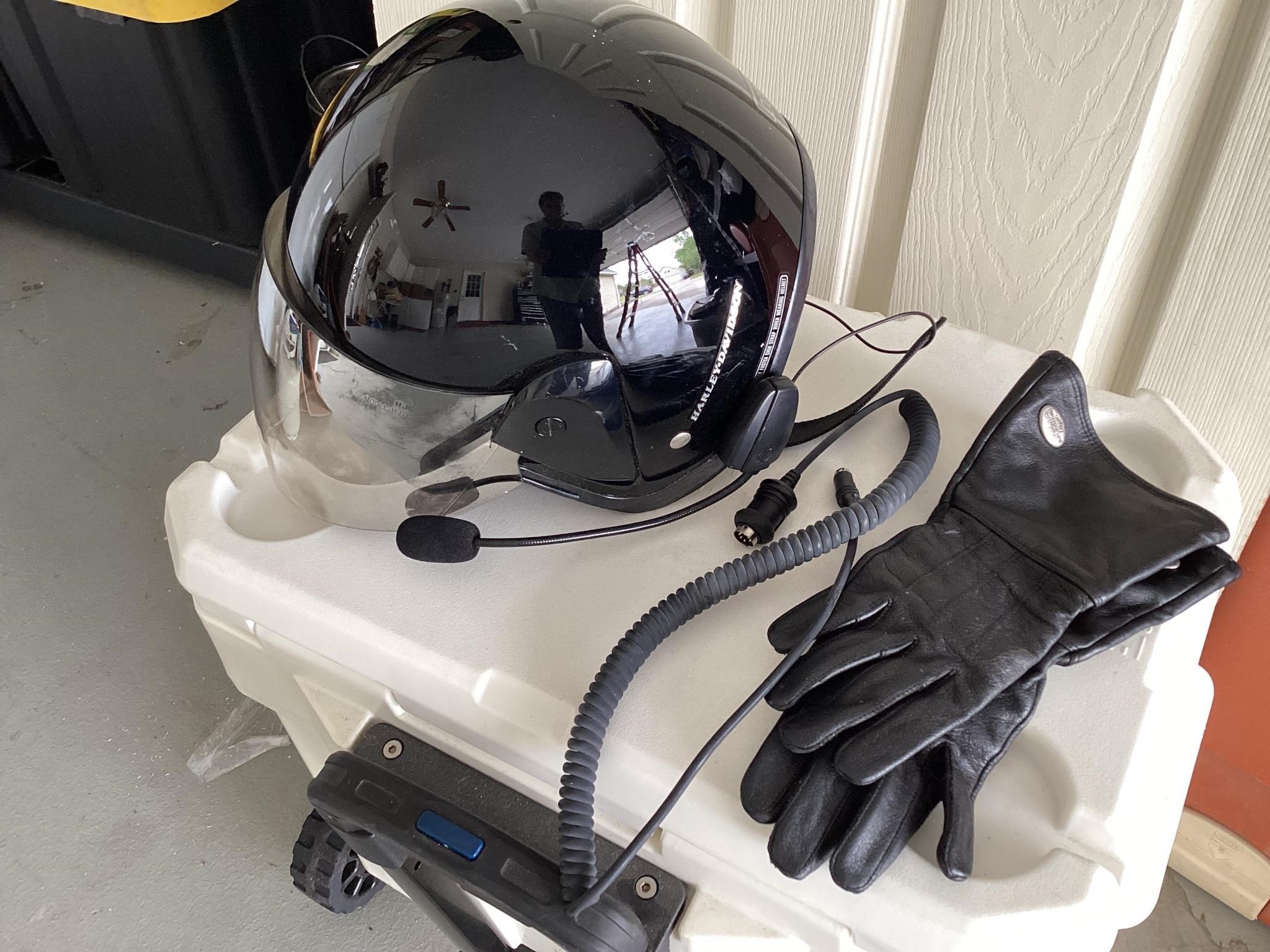 Harley Davidson Jet helmet w/gauntlet gloves