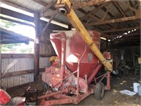 New Holland 352 Feed Mill - Needs Work