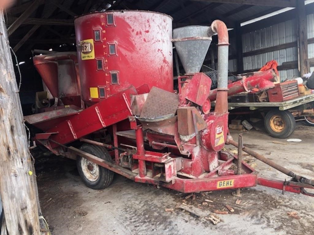 Gehl Mix-All Feedmill - Works Well
