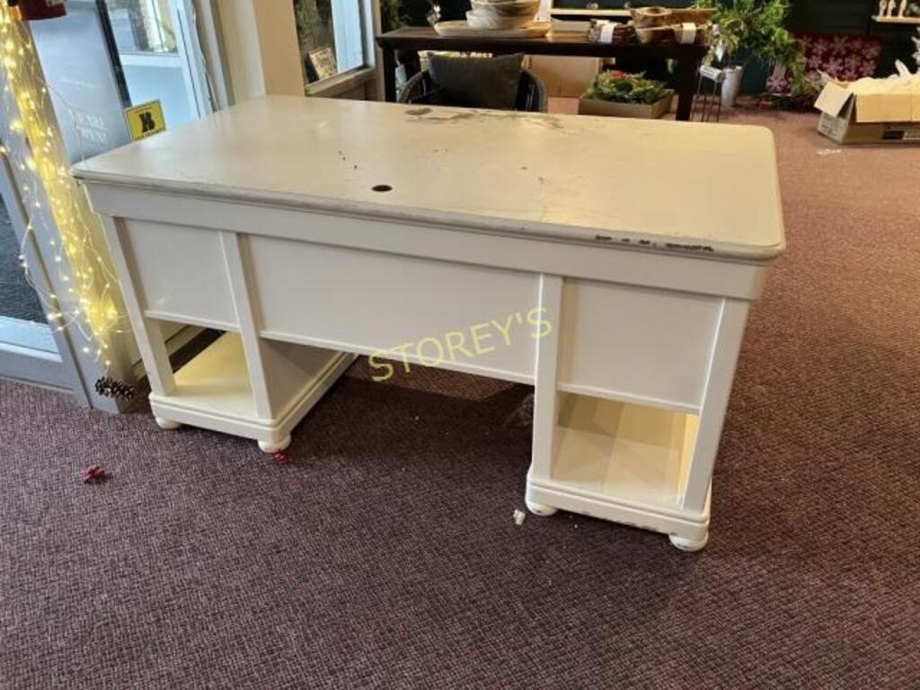 White Wood Antique Style Desk ~5' x 33