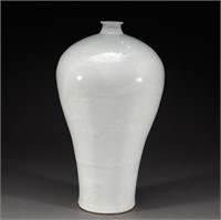 White glaze dragon plum vase before Ming dynasty
