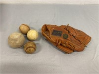 Vintage Mizuno Baseball Glove & 4 Balls