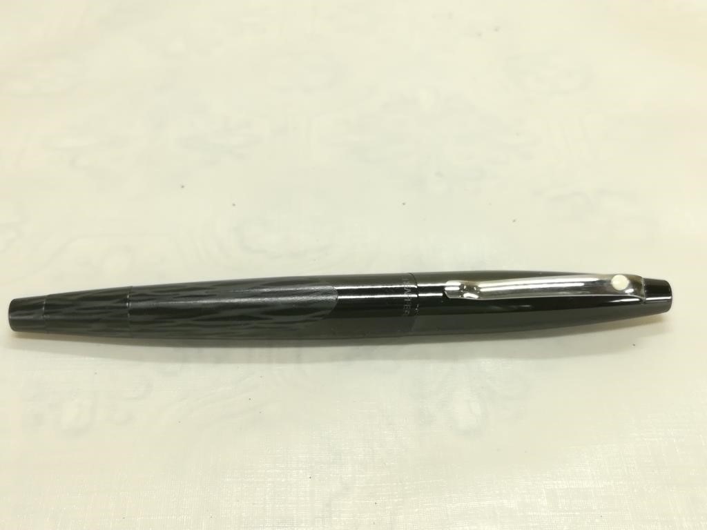 Sheaffer 14k 585 Grey & Black Fountain Pen