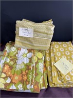Vintage bed sheets Yellow green flowers