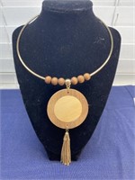 Wooden pendant necklace choker