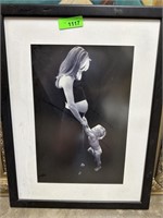 FRAMED PHOTO MOTHER WITH CHILD