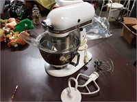 Kitchen Aid Ultra Power Mixer w Attatchments