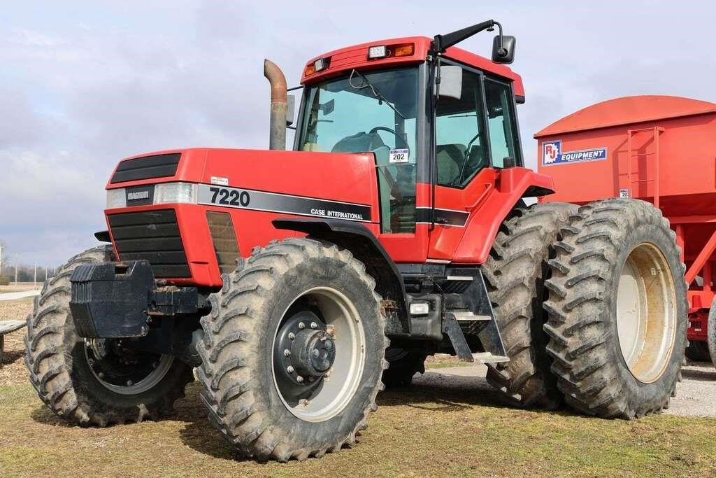 CASE IH 7220 MAGNUM MFWD TRACTOR