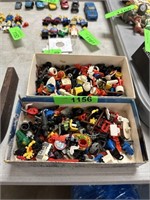2 BOXES OF VINTAGE LEGO MINI FIGURINES PARTS