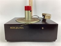 RCA 45 record player, powers up