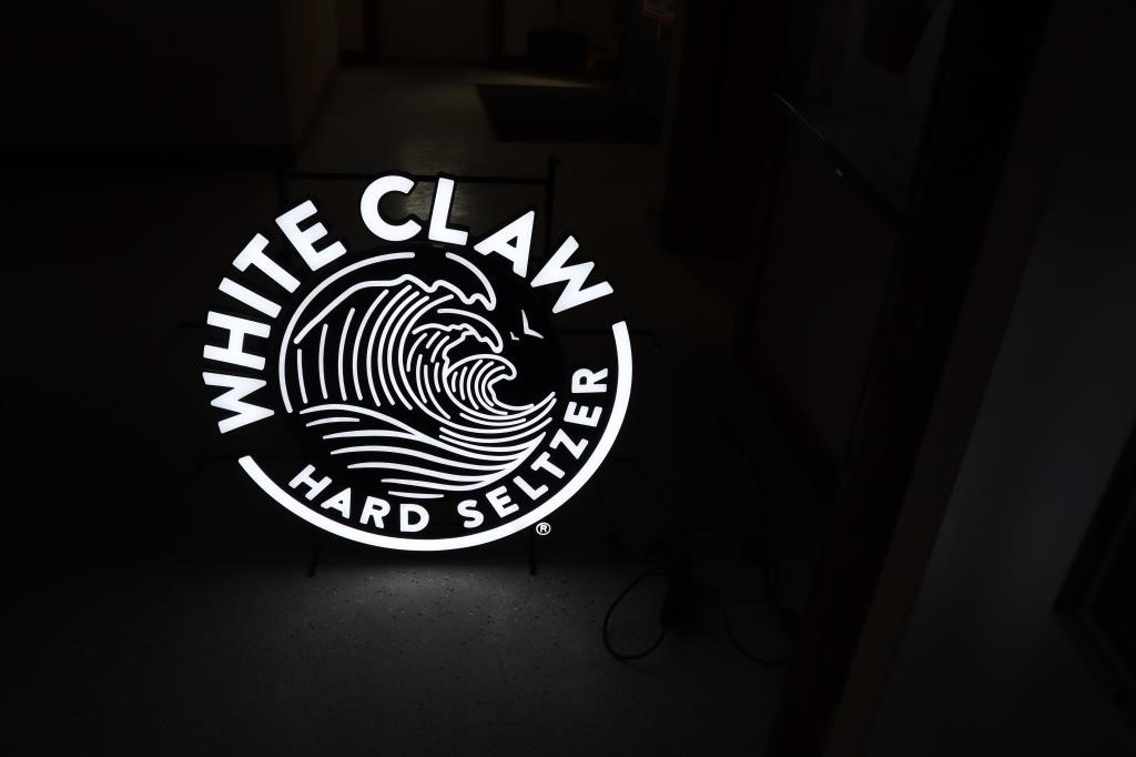 White Claw Sign- Working Condition