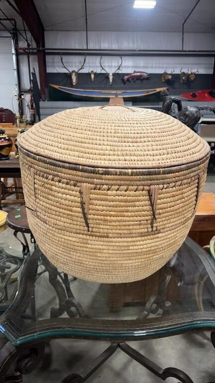 NATIVE AMERICAN WOVEN BASKET W/ LID