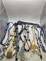 NECKLACE LOT OF 8