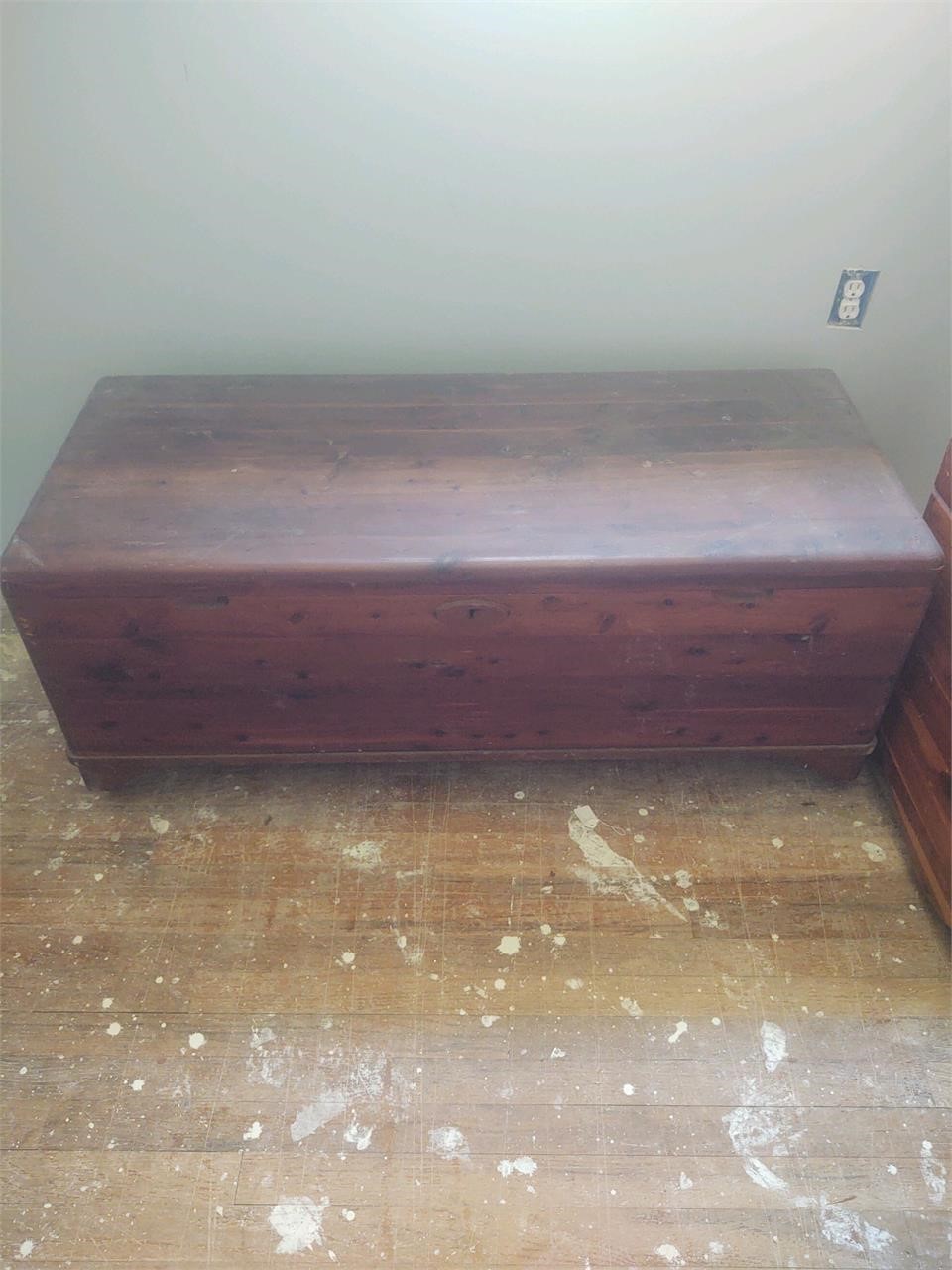 LANE Cedar Chest (contents NOT INCLUDED)