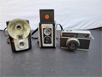 Kodak Dualflex II, Brownie Starflash, Voightlander