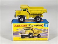 MATCHBOX SUPERFAST NO. 28 MACK DUMP TRUCK W/ BOX