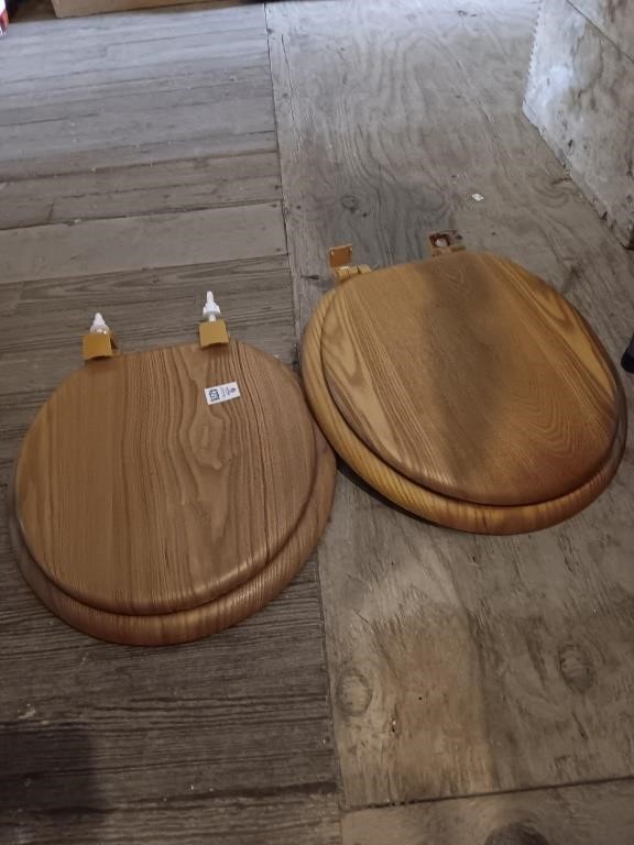 2 oak wood toilet seats