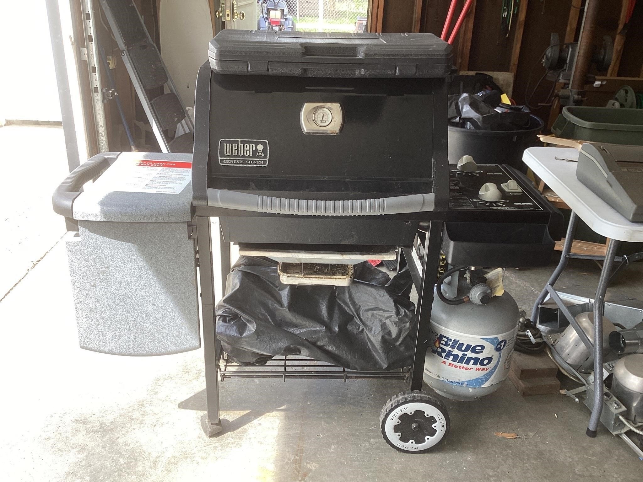 Weber Gas grill with tank