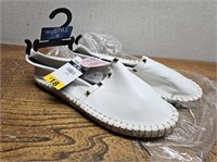 NEW Cushion Comfort Ladies Slip On Shoes Sz9 WHITE