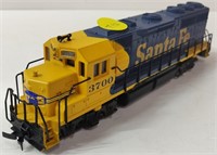 Santa Fe HO Train Engine
