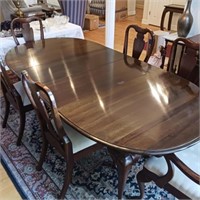 OVAL QUEEN ANN DINNING ROOM TABLE (2 ARM CHAIRS, 4