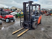 Toyota LPG 8FGU25 Forklift