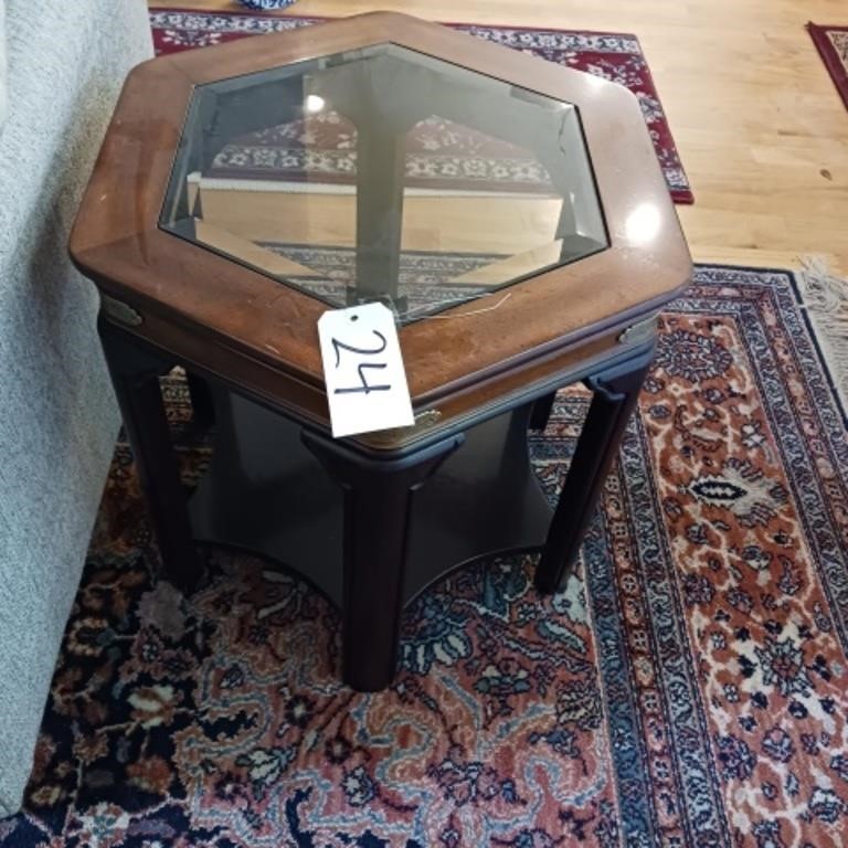OCTAGON ENLAYED GLASS TOP END TABLE