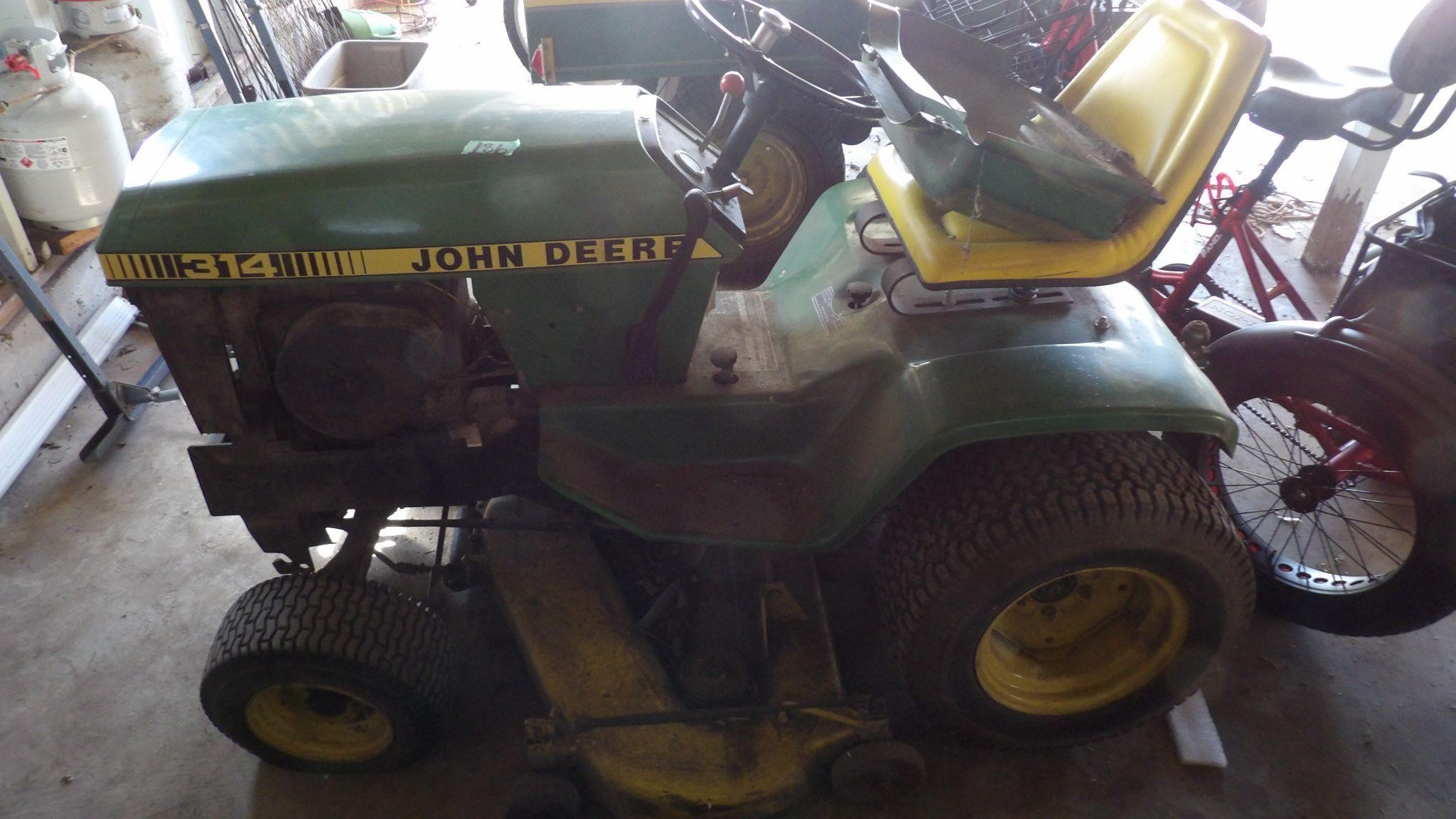 314 John Deere Lawn Tractor W/42"
