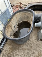 100 Gallon Rubbermaid Water Tank