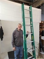 16' Werner Fiberglass Ext. Ladder Like NEW