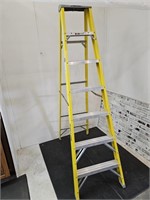 7' 250 lb Fiberglass Keller Step-Ladder Like NEW