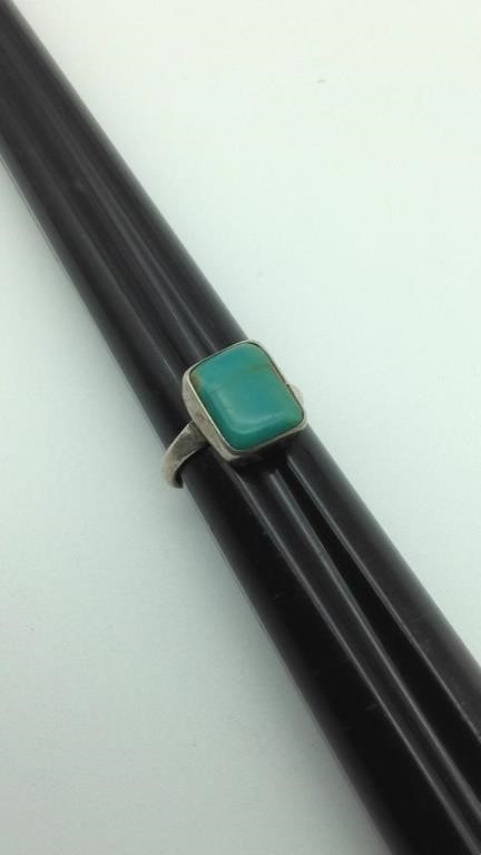 Sterling Silver Ring w/ Turquoise color stone