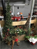 Christmas Trees, Garland, Christmas Decor, Santas