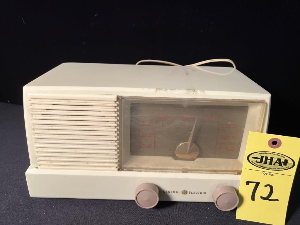 Vintage G E  A M Radio