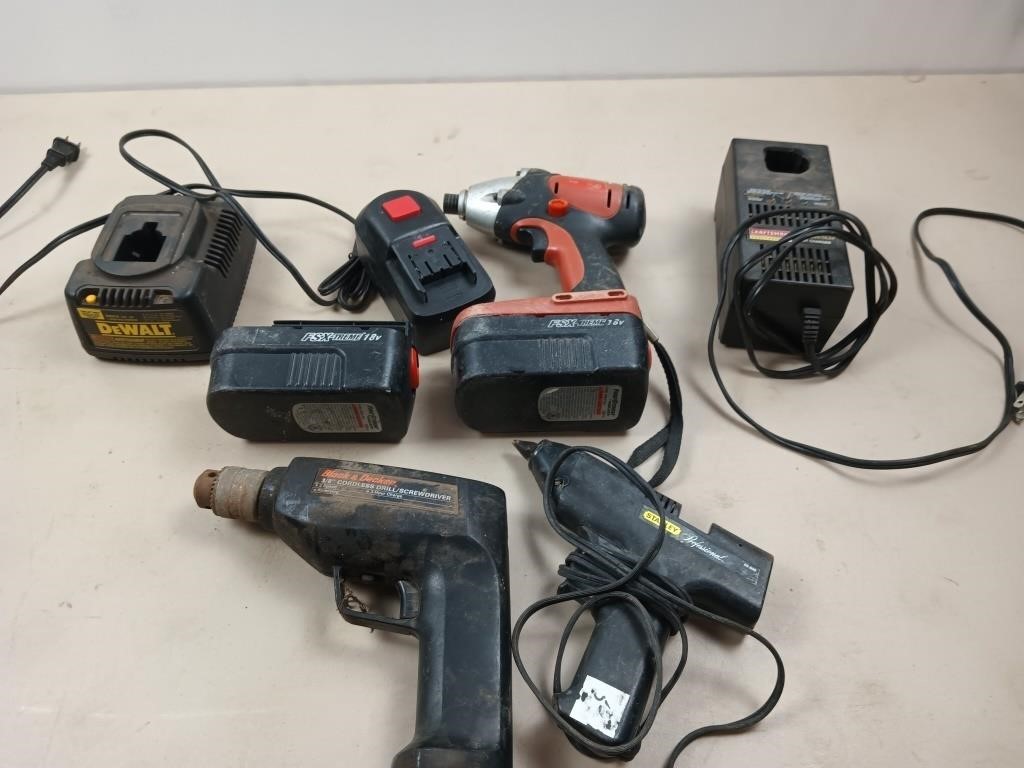 Assorted cordless drill drivers DeWalt charger
