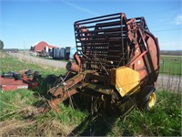 New Holland 850 Round Baler